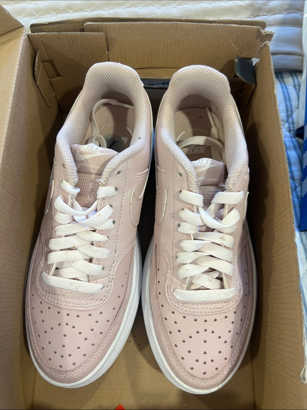 Nike Men's Low-Top Sneakers in Light Pink